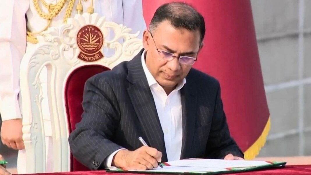 El nuevo primer ministro de Bangladesh jura el cargo tras su aplastante victoria electoral